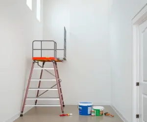 jak pomalować wysoką klatkę schodową